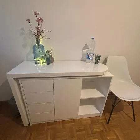 Kami Lausanne