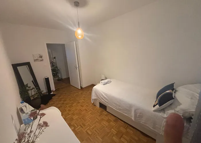 Kami Quarto em Acomodações Particulares *